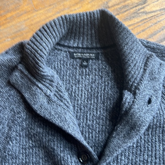Banana Republic Sweater - Picture 2 of 2
